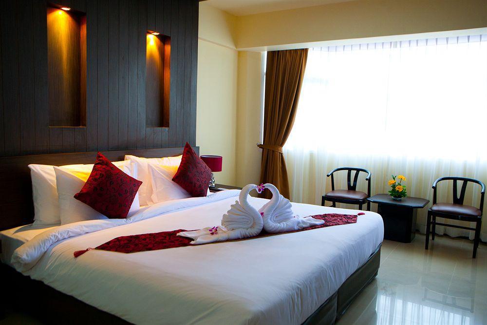 Sun City Pattaya Hotel Exterior foto