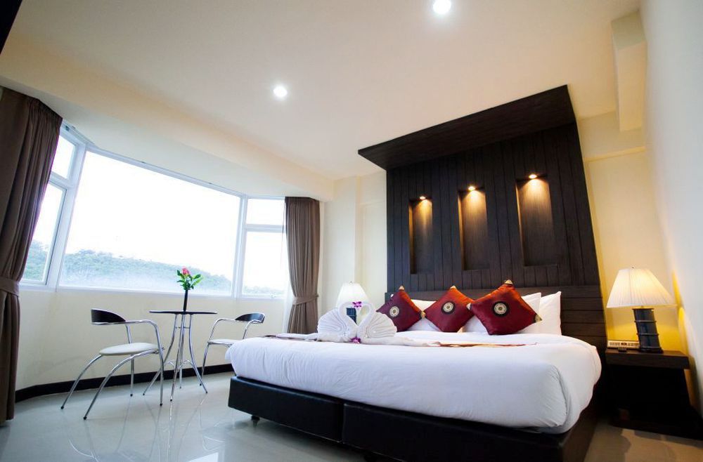 Sun City Pattaya Hotel Exterior foto