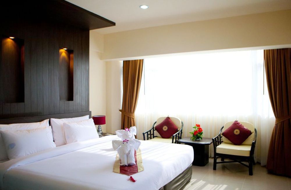 Sun City Pattaya Hotel Exterior foto